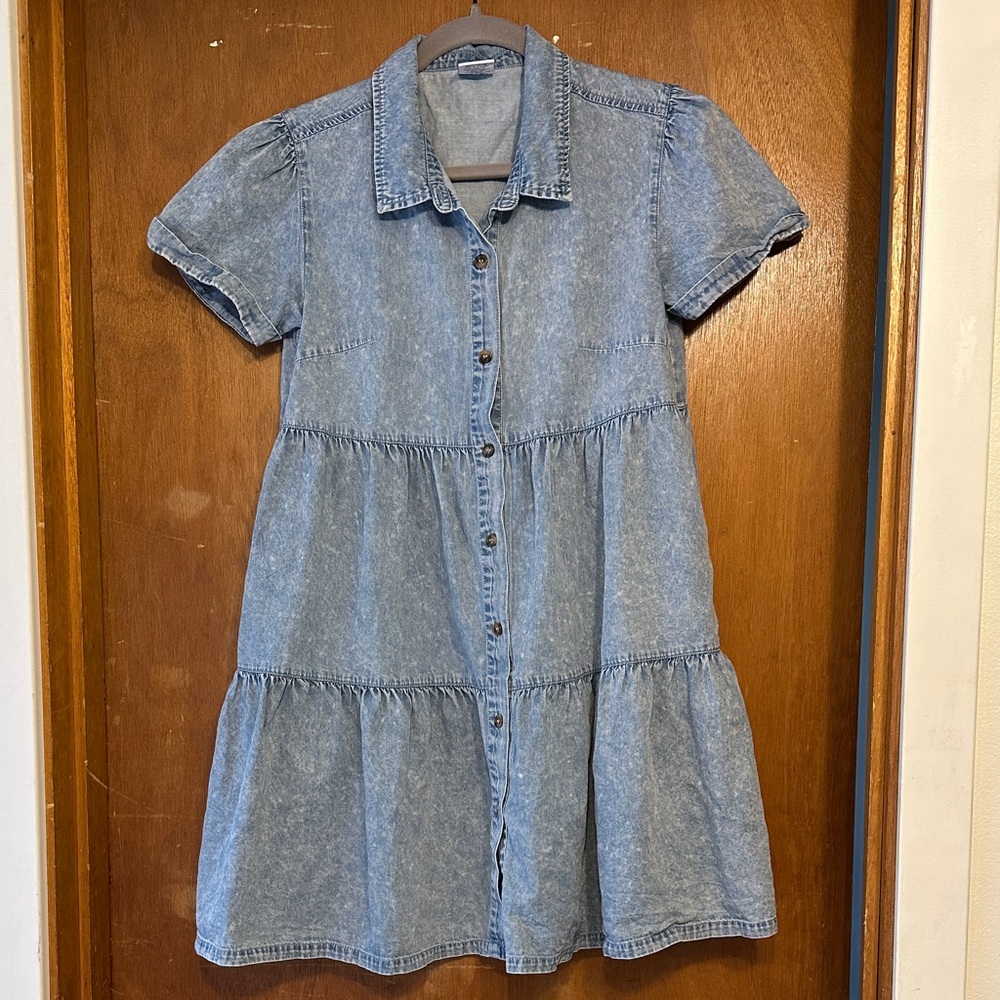 EUC LB Women’s Short-Sleeve Tiered Chambray Dress - Light Blue